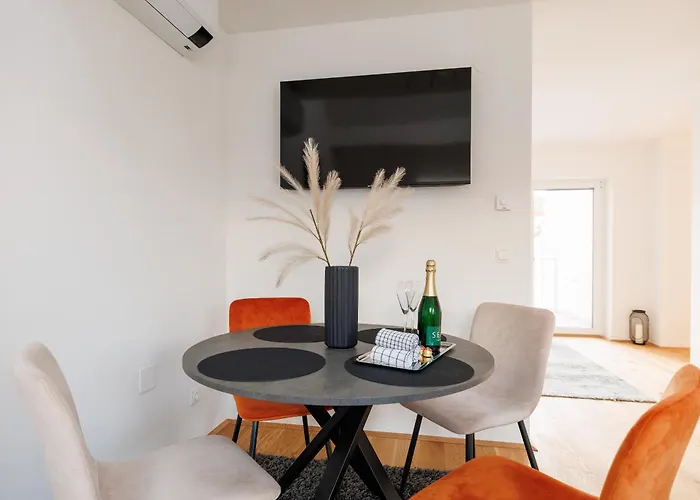 Апартаменти Symphony 42 - Modern Loft With Terrace And Grill In Location